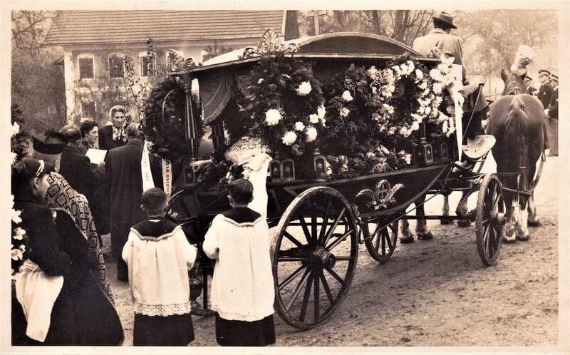 Datei:Leichenwagen-Wagner-bis 1968.jpg