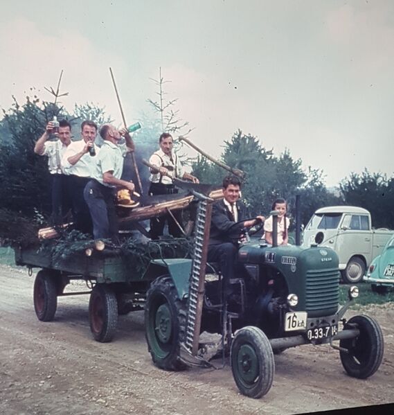 Datei:Erntedankfest-1963-Holzknechte.jpg