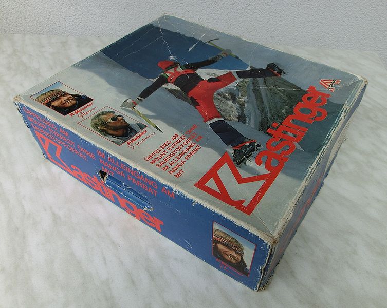 Datei:Kastinger Messner Bergschuhe.JPG