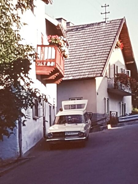 Datei:Bäcker-Lieferwagen.jpg