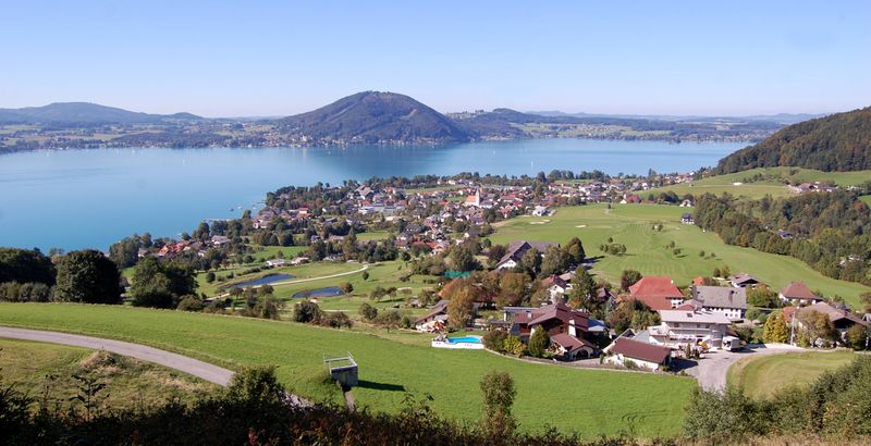 Datei:Im Vordergrund die Wachtbergstraße.jpg